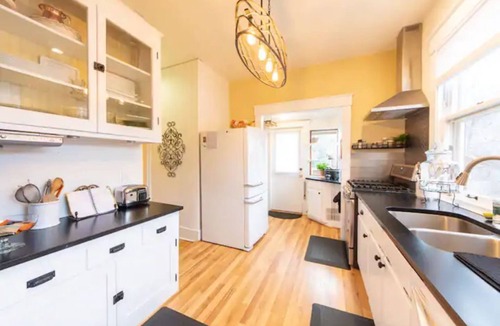 Manitou Springs House | 4 Bed 4 Bath House: steps to Downtown Manitou Springs