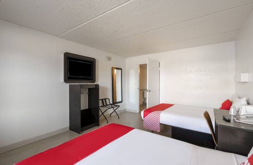 Memorial Hotel | 4 Clean + Comfortable Rooms Perfect for Exploring Edith L Moore Nature Sanctuary