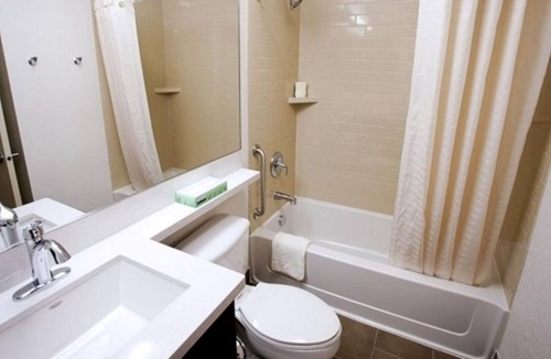 Westchase House | 4 Comfy Units, Kitchen, Near Attractions, Pool