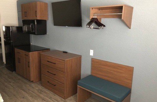 Arena District Hotel | 4 Cozy Studios w/Kitchenette Near Alamodome – Great for Extended Stays