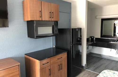Arena District Hotel | 4 Cozy Studios w/Kitchenette Near Alamodome – Great for Extended Stays