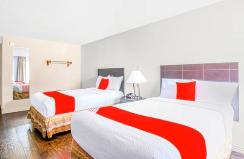 Irving Hotel | 4 Double Bed Rooms Near Entertainment at Music Factory | Seasonal Outdoor Pool
