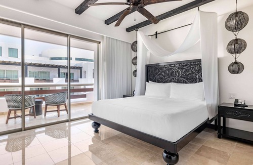 Zona Hotelera Hotel | 4 Elegant Pool View Suites w/Full Kitchen – Close to Plaza del Pescador Dining