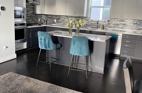 Astrodome House | 4 lev contemporary smart townhome, walking distance to NRG Stadium & Med Dist.