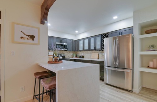 Camelback East Condo | 4 Mi to Old Town! Extended Desert Escape w/Pool
