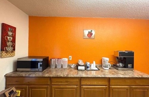 Victoria Hotel | 4 Relaxing & Affordable Rooms w/Free Parking + Pet-Friendly!