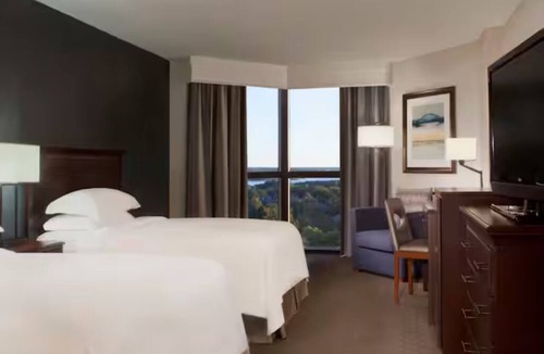 Nassau Bay Hotel | 4 Spacious Rooms Near Armand Bayou Nature Center + 4 mins to NASA Space Center