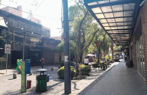 Zona 4 Apartment | 4 Stunning Cool Studio in tourist area