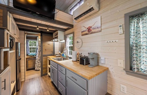 Hico Cabin | 4 Tiny Ranch Cabin | Animals Fire Pit | Fossil Rim