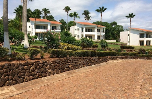 Santa Cruz House | #4 Villa Shared Pool & Spa, 3 Bedrooms/2 Bath, Private Beach Ramada