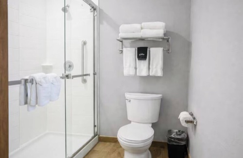 Port Aransas Hotel | 4 Welcoming Rooms Perfect for Families on Port Aransas Getaway | Free Parking