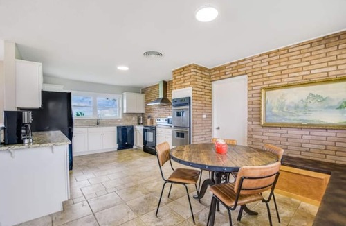 Cedar Creek House | 40-Acre Private Ranch Pool 2 Homes Near Austin.