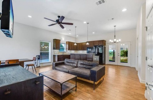 Cedar Creek House | 40-Acre Private Ranch Pool 2 Homes Near Austin.
