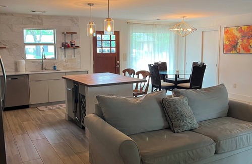 Barton Hills House | 4br Ranch Style Home - Central Austin