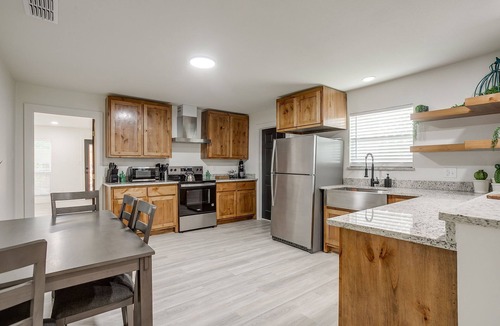 Stephenville House | 4BR · Sleeps 9 · Walk to Tarleton · Fenced Yard