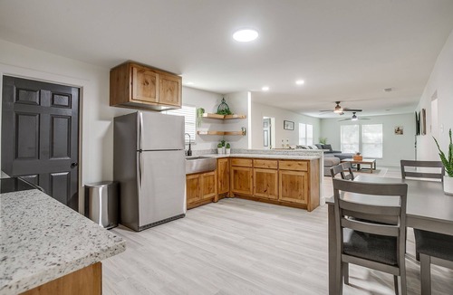 Stephenville House | 4BR · Sleeps 9 · Walk to Tarleton · Fenced Yard