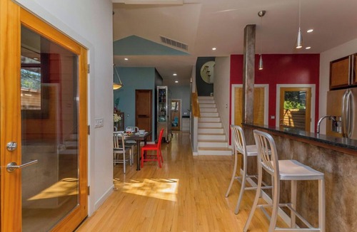 Bouldin House | 4BR South Congress Area | Local Art, Screened Porch | Walk to SoCo