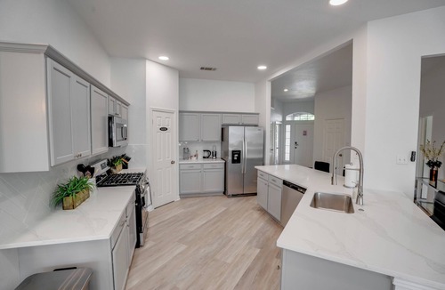 Pflugerville House | 5 Bedroom, Private fenced yard, Indoor Fireplace, Prime Location