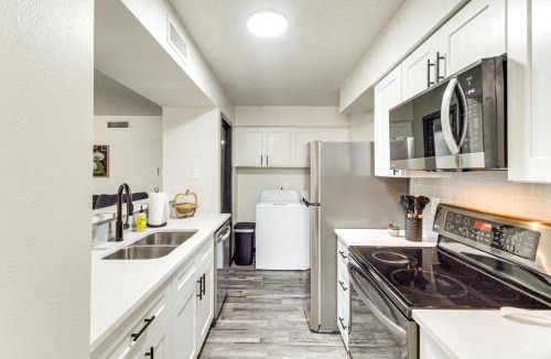 West Arlington House | 5 Mi to AT&T Stadium: Townhome w/Patio