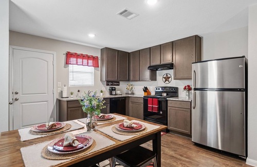 Willis House | 5 Mins to Lake Conroe & I-45, Unwind & Explore