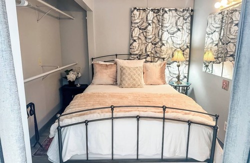 Harrison East South House | 5 Mins to NW Med Cntr/Studio/Duplex/1 BD 1 BA