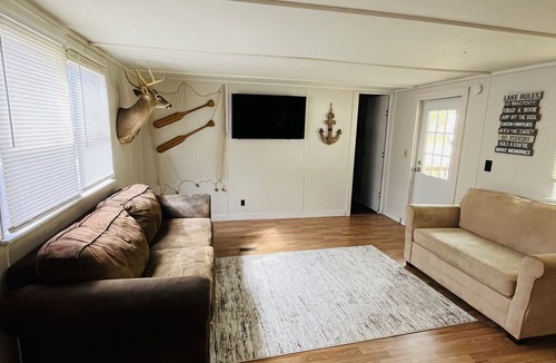 Brookeland House | 5 minutes from Humphrey boat ramp,guest access to pool and tennis courts