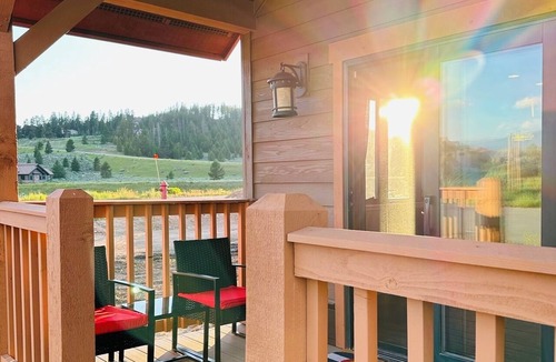 Tabernash House | 5-Star Mountain View Chalet with Gameroom, Sauna, Fireplace. Central location.