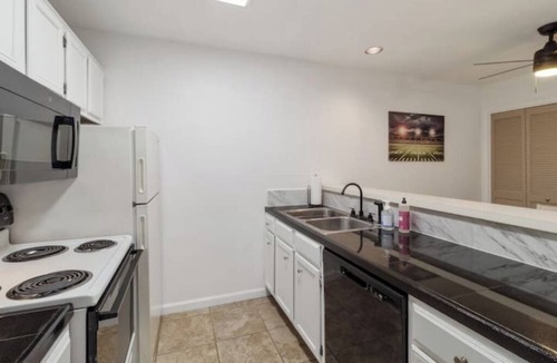 Woodway Village Condo | 50 Yard Line