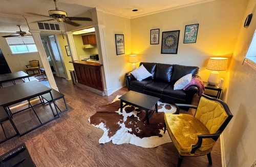 Faubourg Delassize Condo | 500 per night Super Bowl apartment New Orleans Garden District