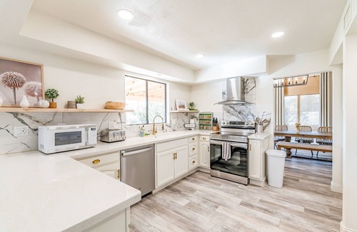Catalina Madre House | 5bd/3ba, Gas Grill, King Beds, Huge Saguaro, Mountain Views