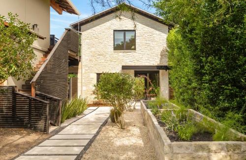 Bouldin House | 5BR Austin Compound Casita & High End finishes
