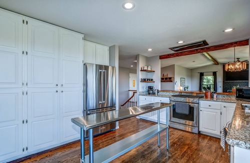 Prescott Cabin | 5BR Group Escape Game Room Views Sleeps 12 10 mins to DT EV charger