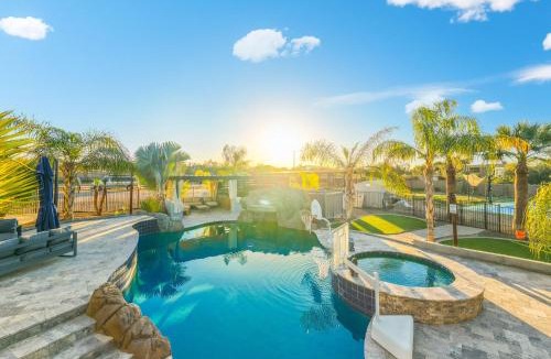 Pinnacle Peak House | 5BR Spacious Luxury Retreat Pool Views Games