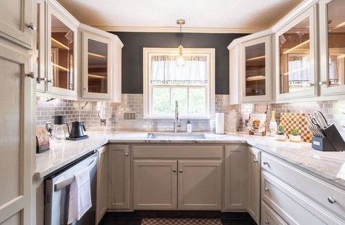 College Station House | 5BR Texas Getaway Sleeps 14 Fire Pit Playset 1.2 Acre Retreat