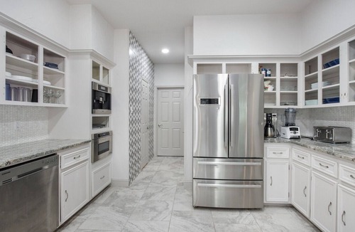 Sonoma Ranch House | 6 Bedrooms With a Pool and 4 baths!