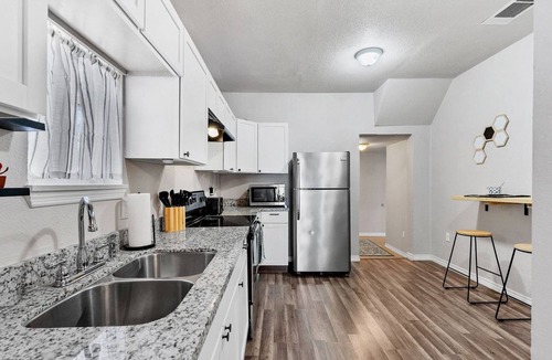 Riverside House | 6-min from Alamodome, 7-min from River Walk, and free coffee bar