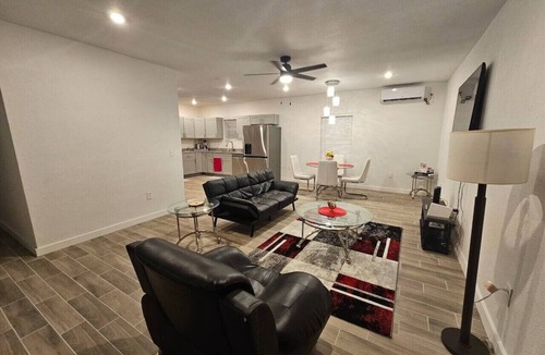 Oak Cliff Cottage | 632 4 Large Bedrooms Spacious Private Yard