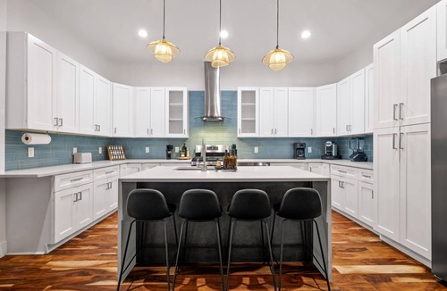 MLK House | 6BR East Austin Complex - Sleeps 20 - Pet Friendly