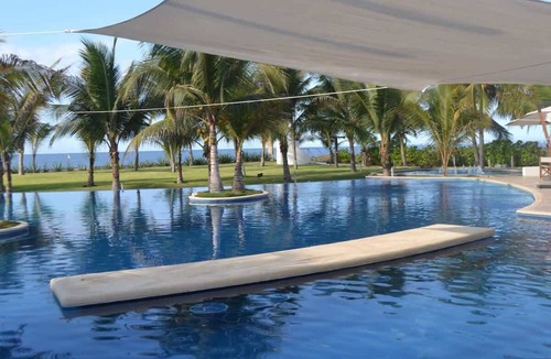 Monterrico Villa | 7 guests | 2 Br | private jacuzzi | shared pool