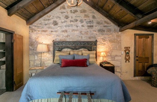 Fredericksburg Cabin | 74 m² Cabin ∙ 1 bedroom ∙ 2 guests