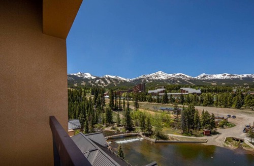 Peak 9 Condo | 7767^ Gorgeous View - Ski-In/Out - 4 Season Pool!