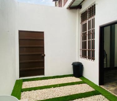Flores House | 8 habitaciones para 16 personas