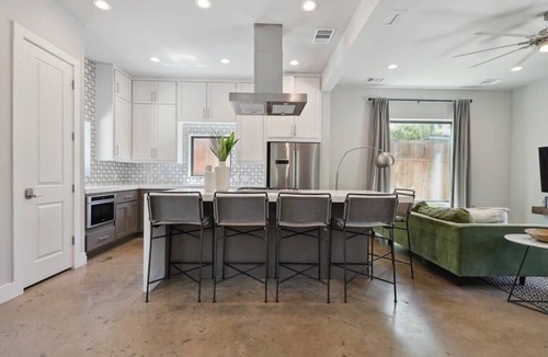 Govalle House | 9BR East Austin Combo | Pool & Outdoor Dining