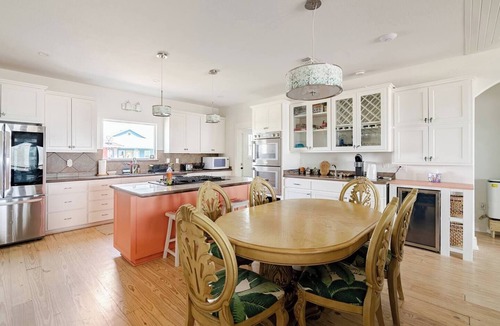 Port Bolivar House | A beautiful beachfront home in a quiet neighborhood.