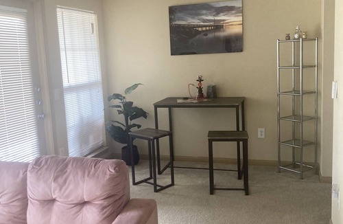 Central Southwest Apartment | A Beautiful sunny Quiet & comfy 1 bedroom apartment