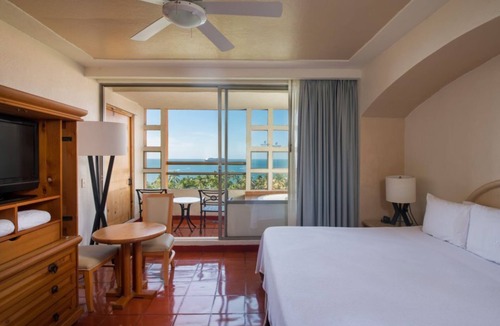 Marina Vallarta Condo | A Love Nest in Puerto Vallarta – 2BR Condo with Pool & Gym
