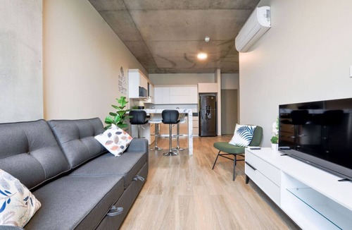 Monterrey Centro Apartment | ¡A pasos de Fundidora! 6 huéspedes + Gym + Alberca