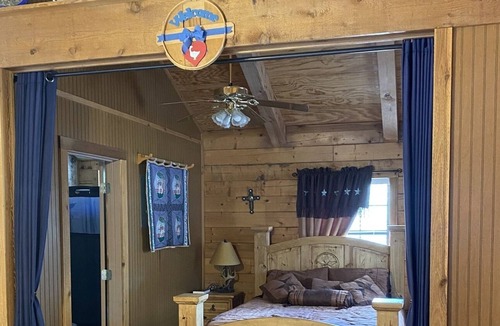 Vanderpool Cabin | A Peace of Heaven LOG Cabins & RV- Cabin #2