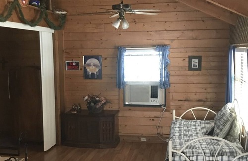 Vanderpool Cabin | A Peace of Heaven LOG Cabins & RV- Cabin #2