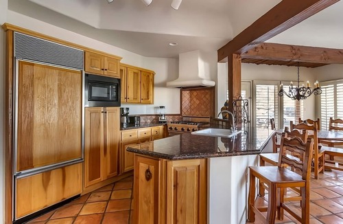 Cave Creek Hotel | A Place You'll Surely Enjoy! Outdoor Pool, Full Kitchen, Free Parking!